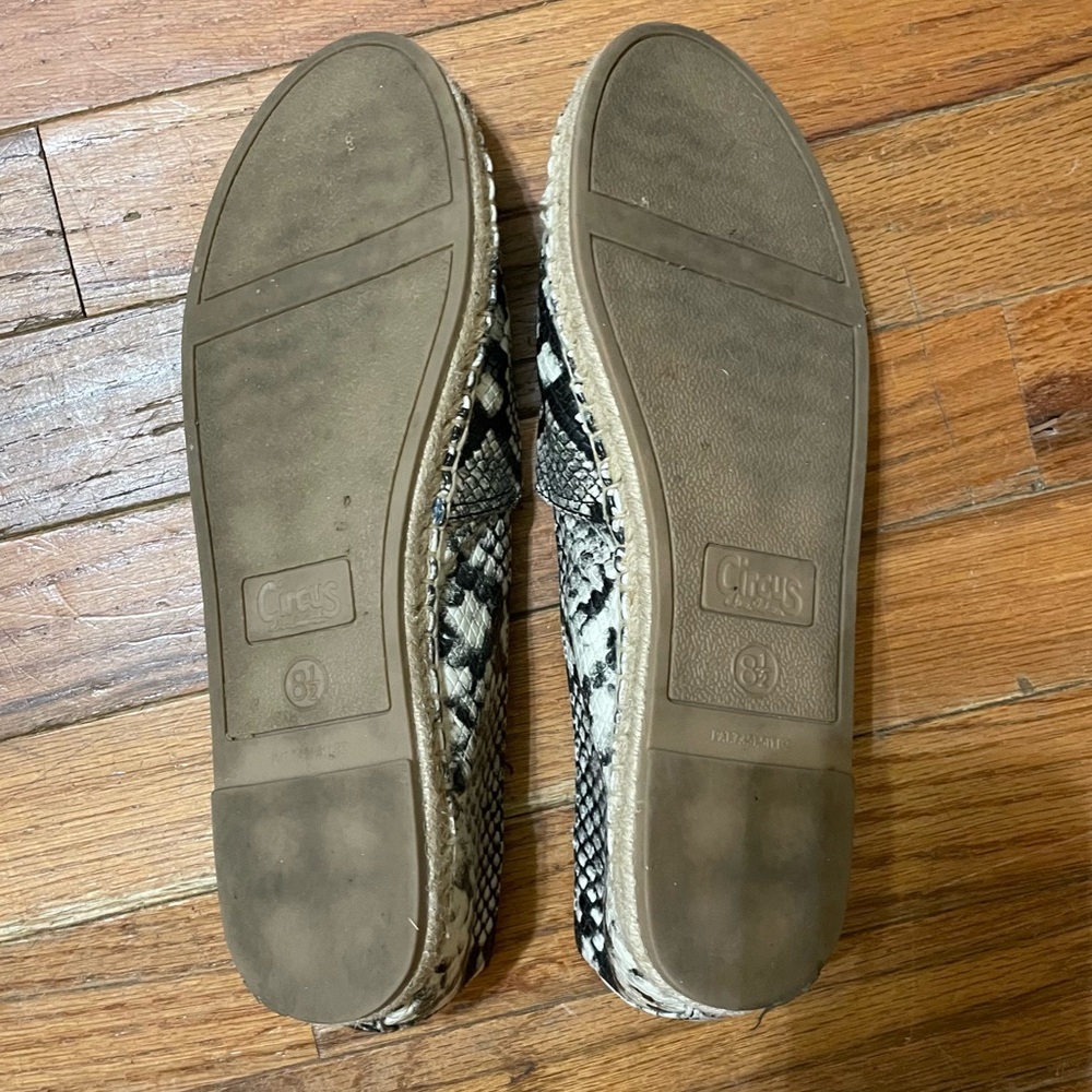 Circus by Sam Edelman Black and White Snake Print Flats women’s 8.5 medium - Picture 6 of 6